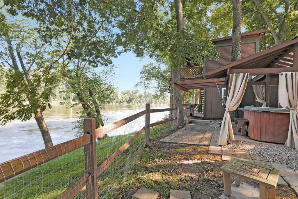 Waterfront Cabin overlooking Potomac w/ Hot tub